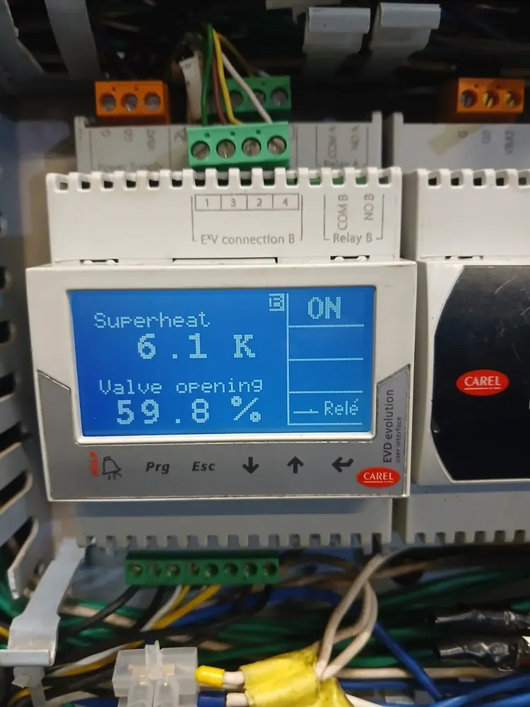 A controller display showing superheat and valve opening readings